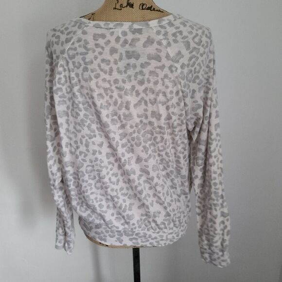 Sundry Grey Leopard Cozy Long Sleeve Top - Picture 5 of 15